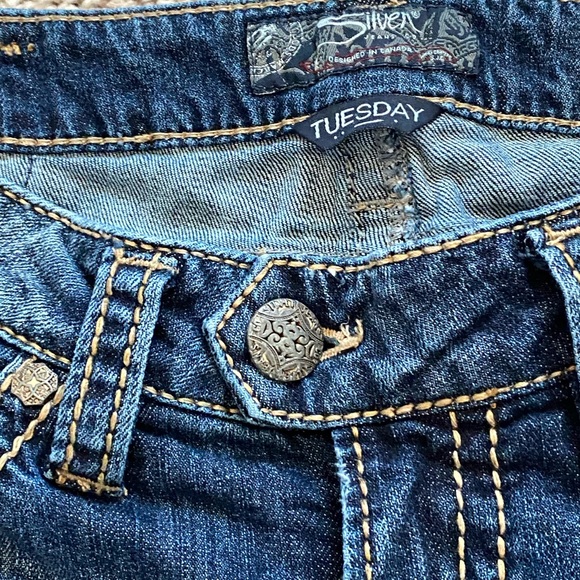 Silver jeans great wash on them see photos for measurements. - Picture 2 of 7
